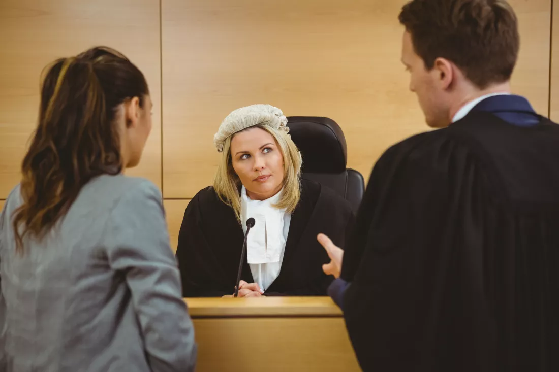 judge-wearing-dress-wig-listening-lawyers(1)